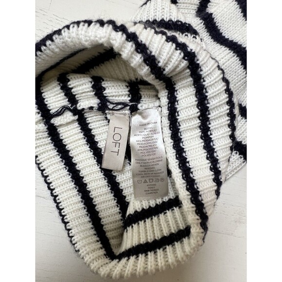 Loft Knit Pom Pom Beanie Toboggan Hat One Size Navy White Striped - Picture 2 of 2